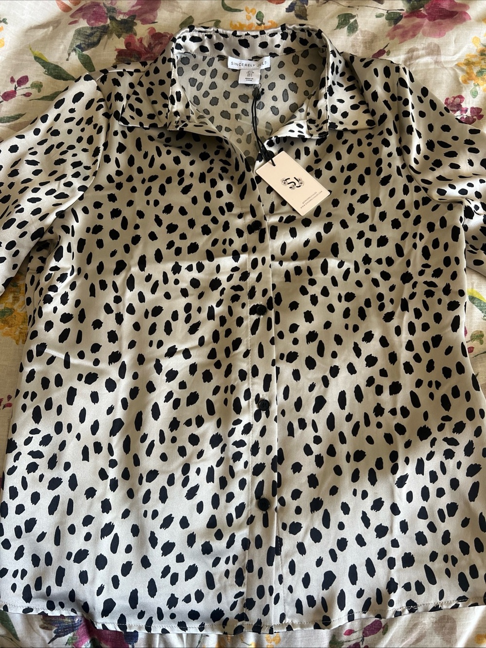 Sencerely jules Spotted Satin Button-Up Blouse in Ivory and Black size L